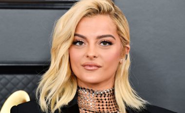 Bebe Rexha risjell disa nga veshjet që i kishte provuar para ceremonive të ‘Grammy Awards’