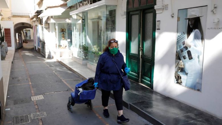 Bizneset në Itali do të hapen gjatë muajit të ardhshëm, shkollat mbesin të mbyllura deri në shtator
