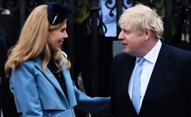 E dashura shtatzënë e Boris Johnson ka simptoma të coronavirusit