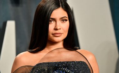 Kylie Jenner shfaqet me dukje natyrale: Ky është momenti më i mirë për të hequr flokët dhe thonjtë