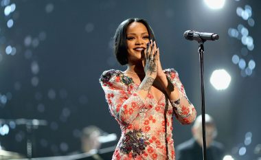 Rihanna refuzon të flasë për albumin e radhës: Unë po provoj të shpëtoj botën