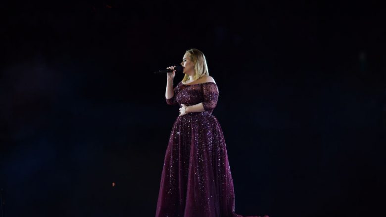 Fansat e Adele dëshpërohen, këngëtarja mund ta ketë shtyrë lansimin e albumit për vitin 2021