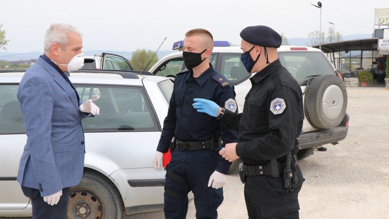 Sveçla vizitoi njësitë policore të rajonit të Gjilanit në terren