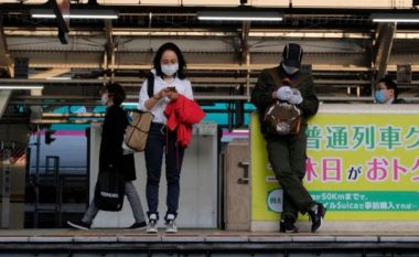 Japonia ka marrë masa për të ndaluar përhapjen e coronavirusit, në shtetin me 125 milionë banorë numri i viktimave mbetet në 190