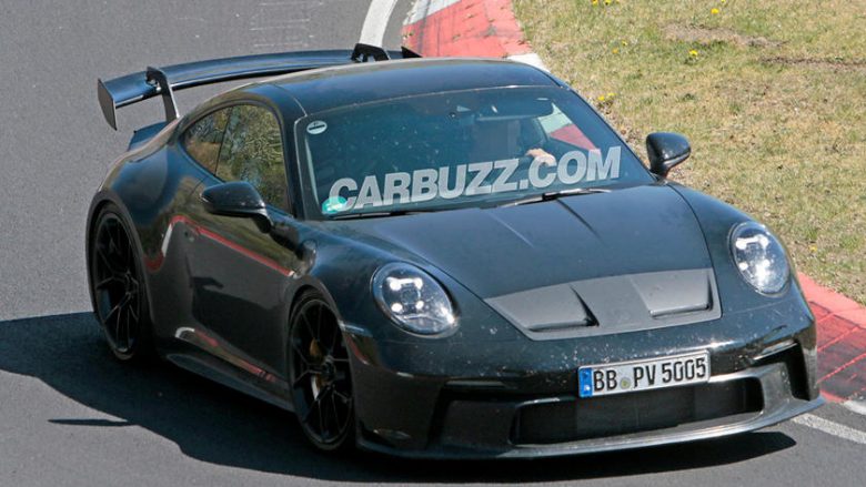 Kapet duke u testuar në pistë Porsche 911 GT3 i ri