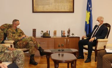 Sveçla takoi komandantin e KFOR-it, vlerësojnë se gjendja e sigurisë është e qetë dhe stabile