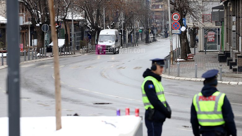 Nuk respektuan rregullat e lëvizjes – policia arreston 34 persona, 21 prej tyre në Prizren