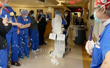 Çifti, të dy mjekë, realizuan një ceremoni dasme në spital – mes pandemisë së coronavirusit