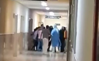 Familja sulmon stafin mjekësor në një spital në Meksikë, sepse nuk ua lejuan të shohin pacientin e vdekur nga coronavirusi