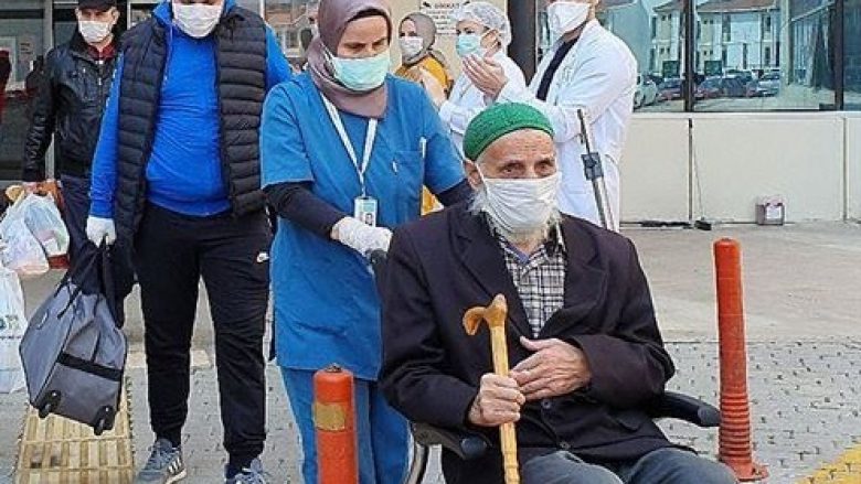 Shërohet nga coronavirusi një tjetër turk 93-vjeçar