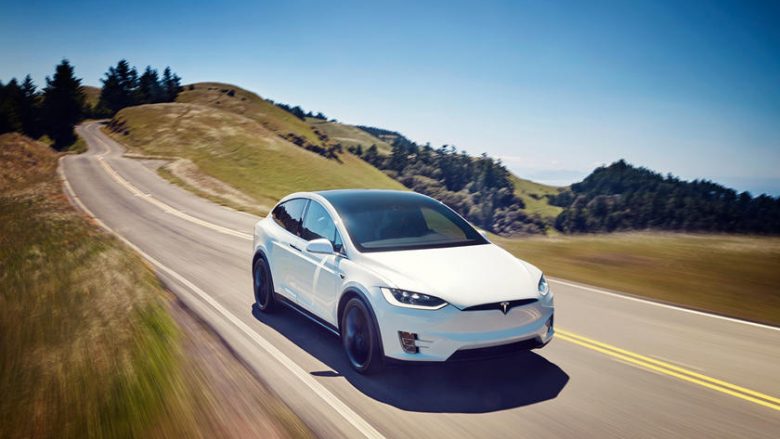 Tesla do t’i shtrenjtojë makinat vetë vozitëse brenda një kohe të shkurtër