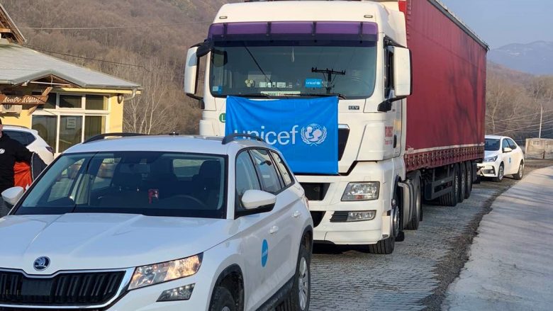 UNICEF-i në Kosovë ndihmon MSH-në me 3.6 tonë pajisje mbrojtëse për punëtorët shëndetësorë