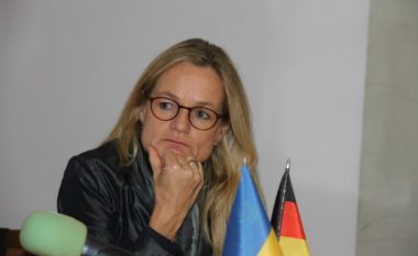 Eurodeputetja gjermane i reagon Qeverisë së Kosovës: Nuk mund t’ua caktoni qytetarëve orën kur duhet të dalin
