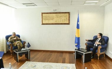 Kurti takoi komandantin e KFOR-it, diskutuan për ruajtjen e sigurisë në Kosovë