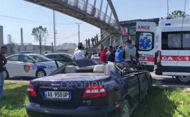 Aksident  në autostradën Tiranë-Durrës, lëndohen nënë e bir