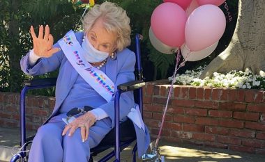 E veja e Kirk Douglas festoi ditëlindjen e 101-të