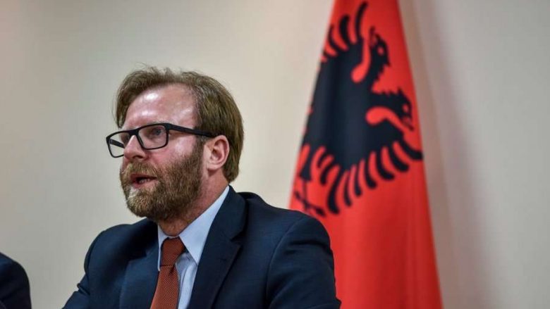 Abazi: Qeveria e Kosovës dhe e Shqipërisë të koordinuara me agjendën e Vuçiqit, të rrezikshme për interesin kombëtar