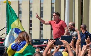 Presidenti brazilian Jair Bolsonaro në protestë kundër bllokimit nga coronavirusi