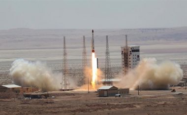 “Presion ndaj SHBA-së dhe evropianëve”, Irani lëshon satelitin e parë ushtarak në hapësirë