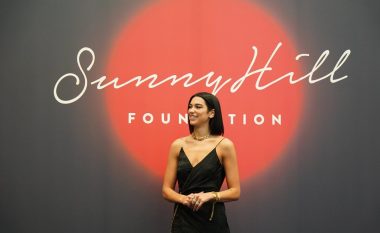 Dua Lipa: Shpresoj të kthehem në frymëzim për fëmijët nga Kosova, që pavarësisht nga vijnë mund të arrijn gjithçka