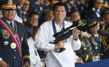 Duterte, policisë: Vritni ata që “krijojnë telashe” gjatë karantinës