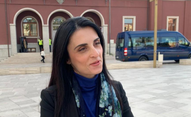 Emirjana Sako merr drejtimin e Bashkisë Durrës