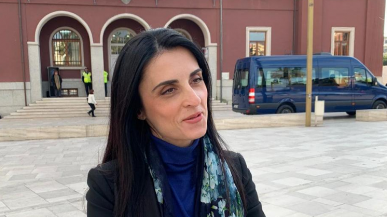 Emirjana Sako merr drejtimin e Bashkisë Durrës