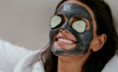 Maska të dobishme për lëkurën që mund t’i bëni në shtëpi gjatë karantinës