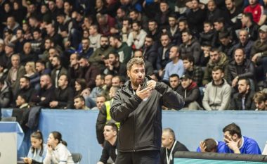 Trajneri i Kosovës: Kjo është sfidë globale, duhet të qëndrojmë të bashkuar