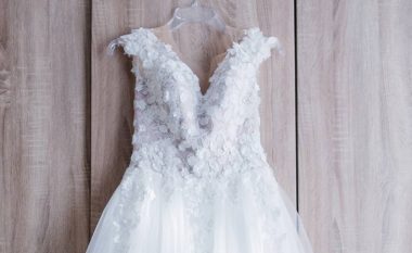 Një eksperte e nusërisë ndan hilet e saj për të blerë virtualisht fustanin tuaj të dasmës