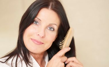 Tre këshilla për rigjenerimin e flokëve të holluar