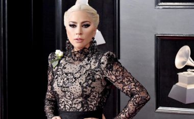 Lady Gaga mbledh 35 milionë dollarë për të ndihmuar të prekurit me COVID-19