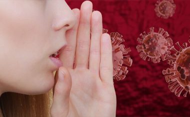 A mund t’i infektojë të tjerët personi i sëmurë nga coronavirusi derisa është duke folur?