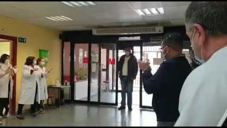 Taksisti spanjoll i cili dërgonte pacientë në spital falas, befasohet nga mjekët