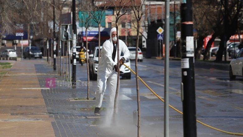 Komuna e Prishtinës sërish dezinfekton rrugët dhe hapësirat publike  