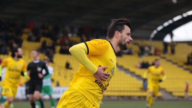Flet futbollisti shqiptar Lullaku që luan në vendin e vetëm të Evropës ku po zhvillohet futbolli