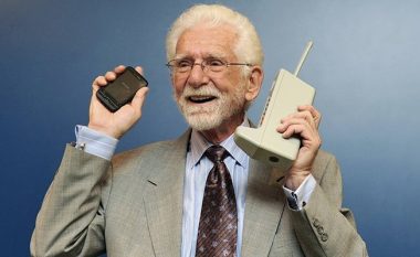Martin Cooper, 47 vite më parë prezantoi telefonin e parë mobil nga Motorola