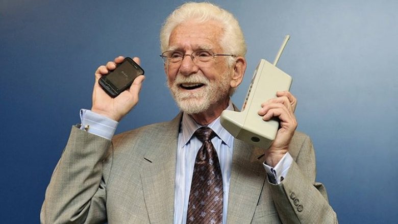 Martin Cooper, 47 vite më parë prezantoi telefonin e parë mobil nga Motorola