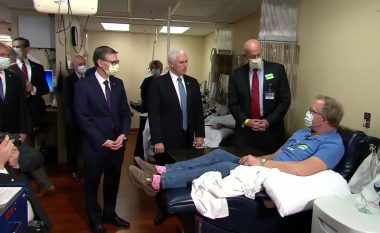 Mike Pence nuk vendosë maskë gjatë një vizite në një spital