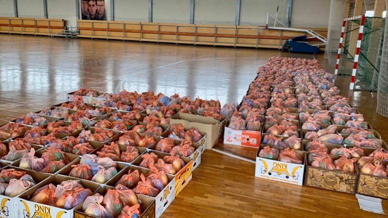 Komuna e Podujevës shpërndanë 500 pako ushqimore për familjet në nevojë