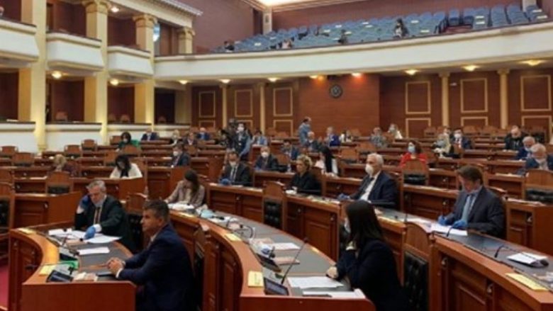 Kuvendi i Shqipërisë miraton faljen e gjobave, shtyhet pagesa e qirave