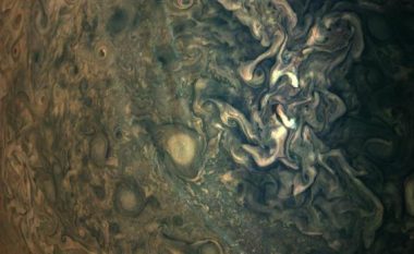 NASA publikon foto spektakolare të Jupiterit