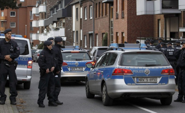 Sulm me thika afër Frankfurtit, plagosen katër kalimtarë