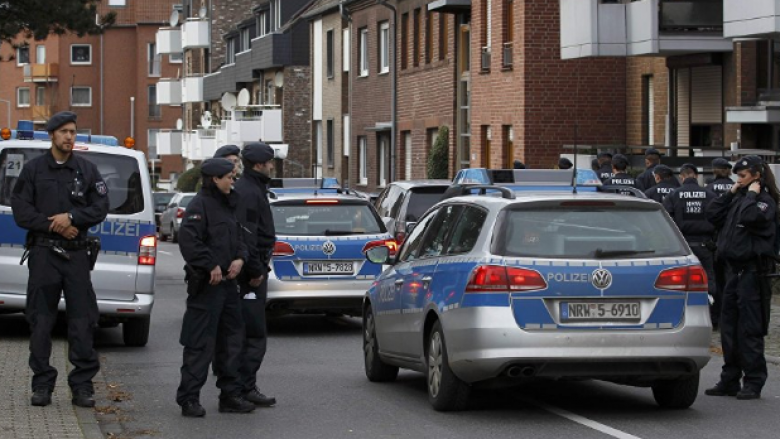 Sulm me thika afër Frankfurtit, plagosen katër kalimtarë