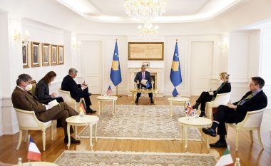Thaçi takon ambasadorët e Quintit dhe atë të BE-së, thotë se qytetarët kanë nevojë për një qeveri me mandat të plotë