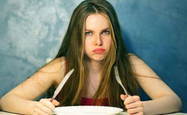Ekspertët zbulojnë: Si do të dobësoheni nëse nuk hani darkë!