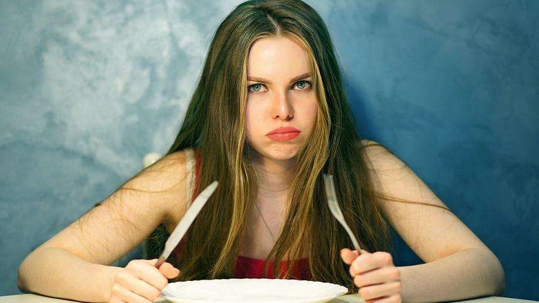 Ekspertët zbulojnë: Si do të dobësoheni nëse nuk hani darkë!