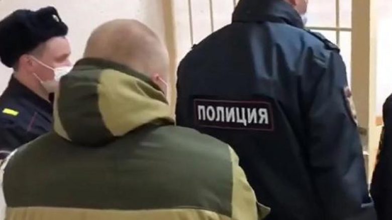 Efektet e karantinës: Një burrë në Rusi vrau pesë njerëz afër shtëpisë së tij, sepse ishin shumë të zhurmshëm