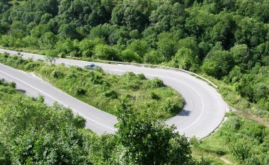 Mbyllet për qarkullim të automjeteve rruga Brezovicë-Prevallë