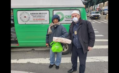 Shqiptari që po i ndihmon me ushqim amerikanët në Nju Jork, në kohën e COVID-19